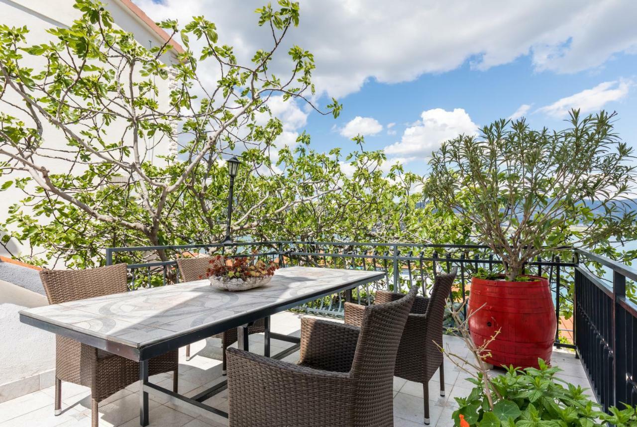 Apartments Rogulj Трогир Экстерьер фото